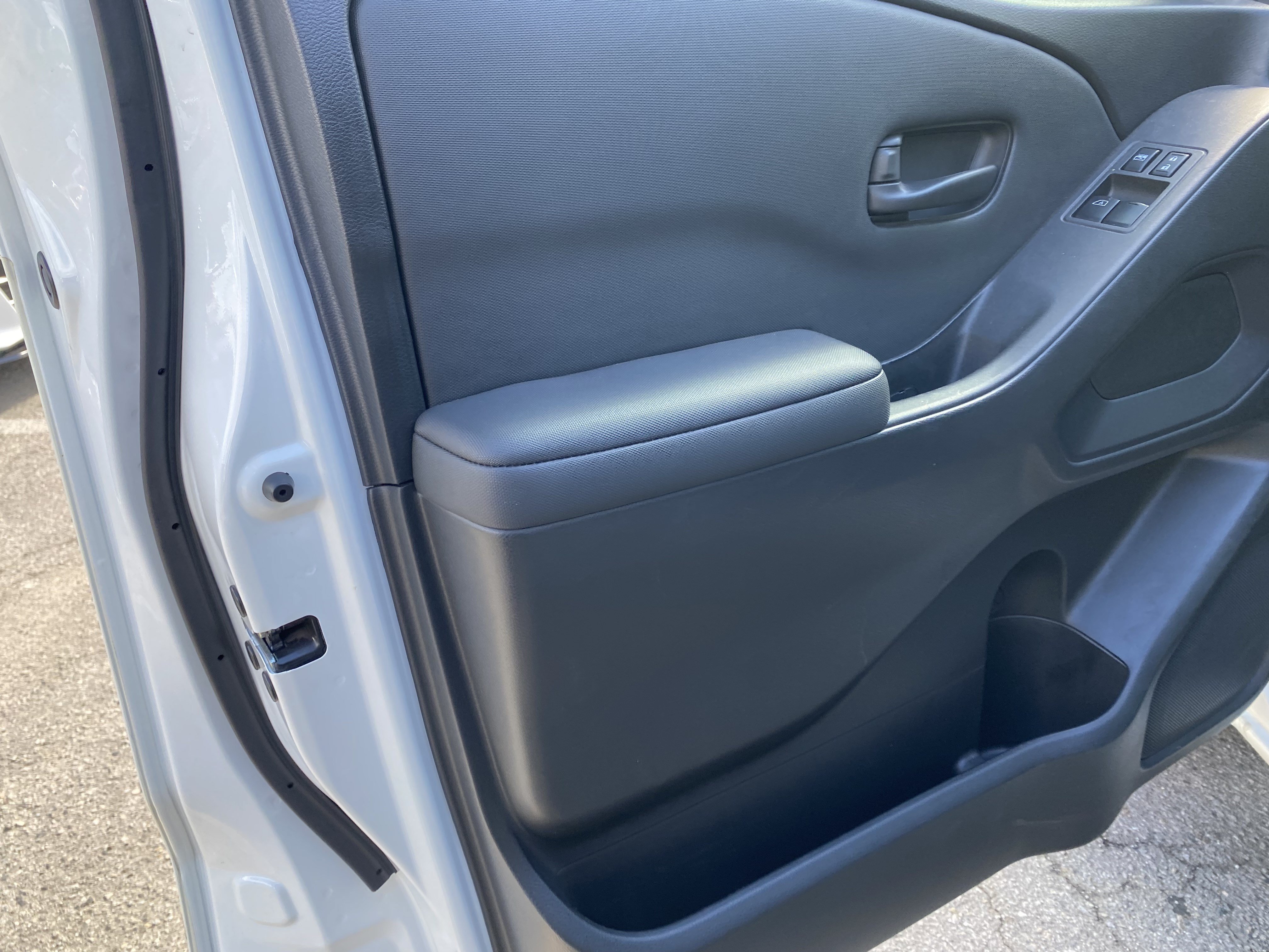 Used 2024 Nissan Frontier S RWD image 14