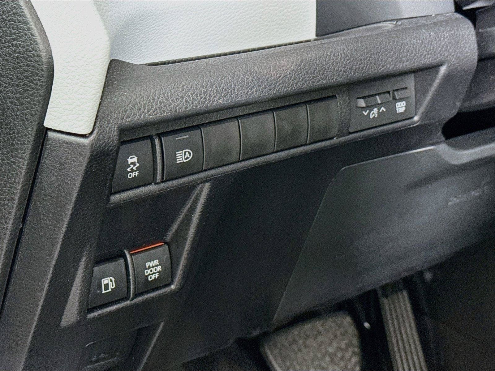 Certified 2026 Toyota Sienna XLE FWD image 16