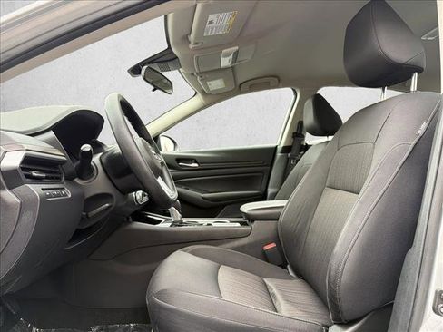 Used 2024 Nissan Altima 2.5 SV image 11