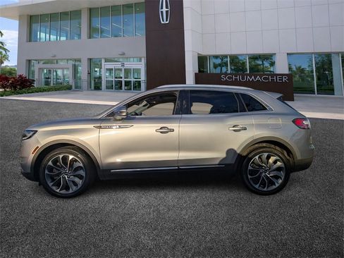 Used 2022 Lincoln Nautilus Reserve image 4