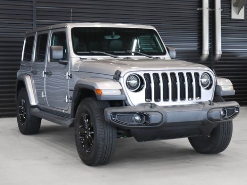 Used 2019 Jeep Wrangler Unlimited Sahara AWD/4WD image 12