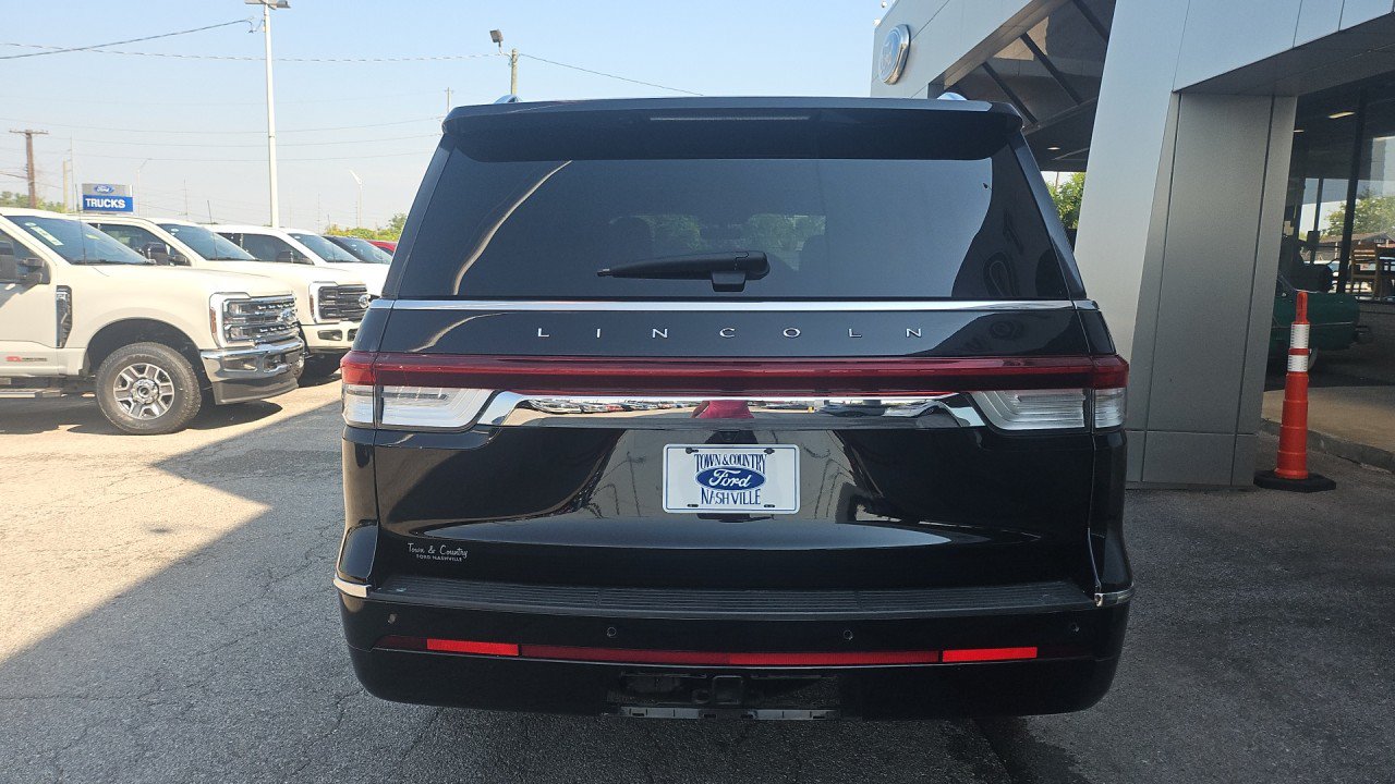 Used 2022 Lincoln Navigator L Reserve AWD/4WD image 4