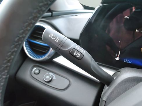 Used 2025 Chevrolet Trax LT w/ Driver Confidence Package FWD image 21