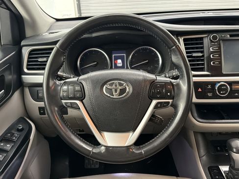 Used 2018 Toyota Highlander XLE FWD image 11