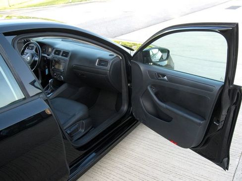 Used 2012 Volkswagen Jetta SE FWD image 21