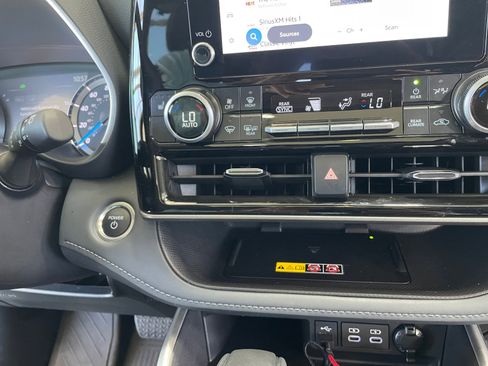 Used 2026 Toyota Highlander XLE AWD/4WD image 30