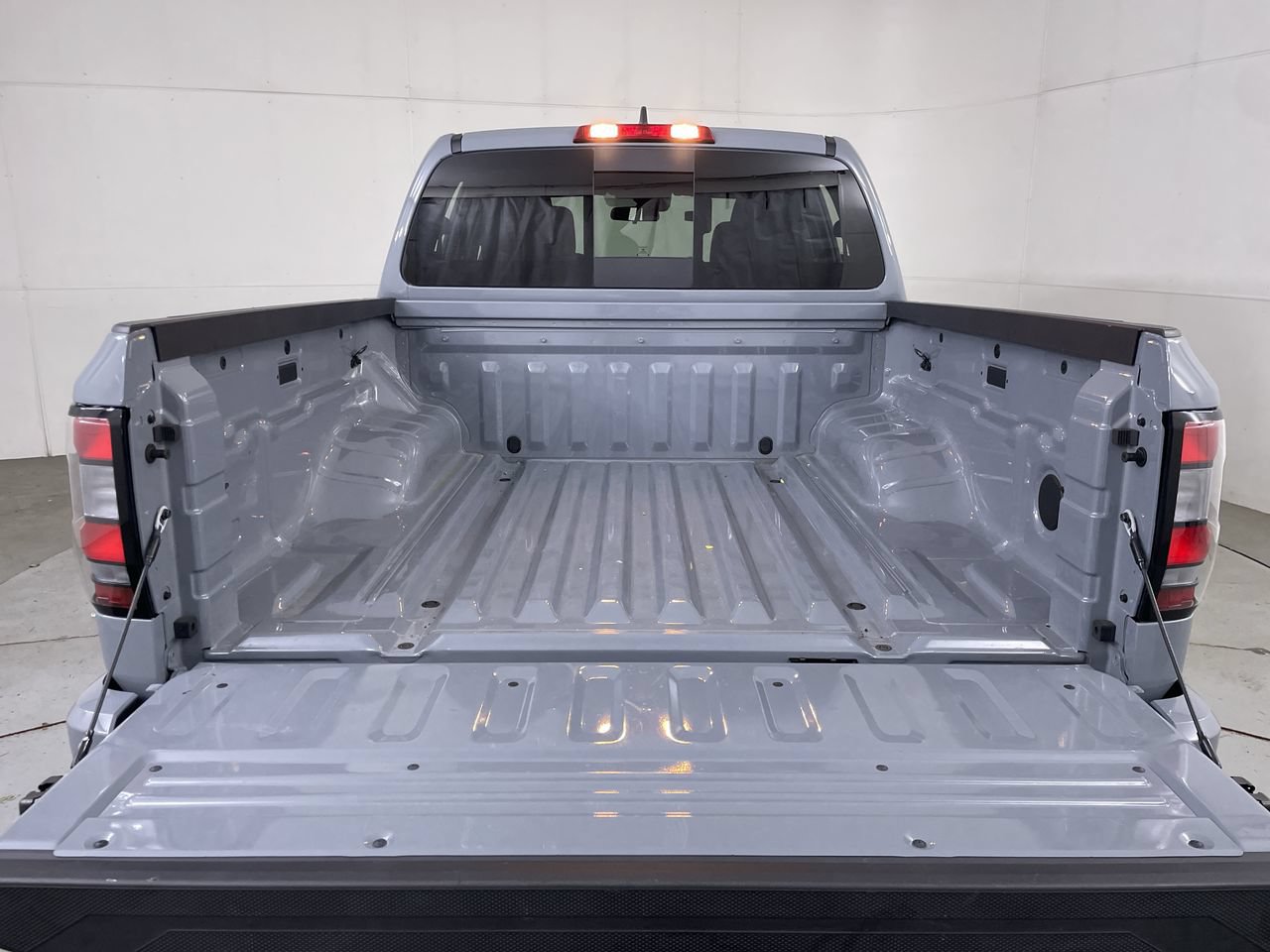 Used 2023 Nissan Frontier PRO-4X w/ Technology Package AWD/4WD image 23