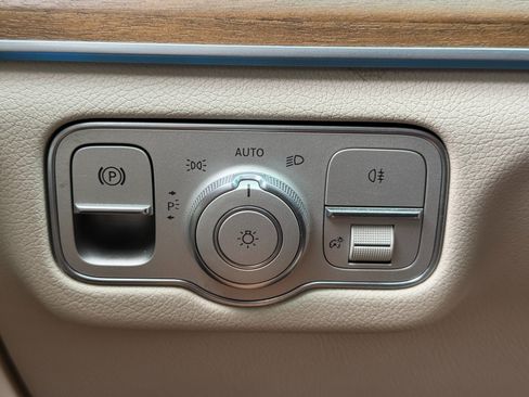 Used 2022 Mercedes-Benz GLS 450 4MATIC image 20