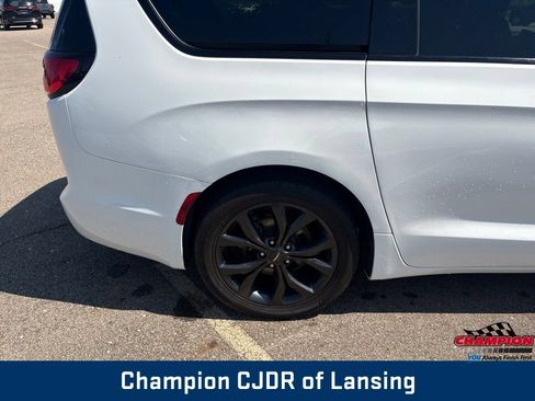Used 2025 Chrysler Pacifica Limited FWD image 40