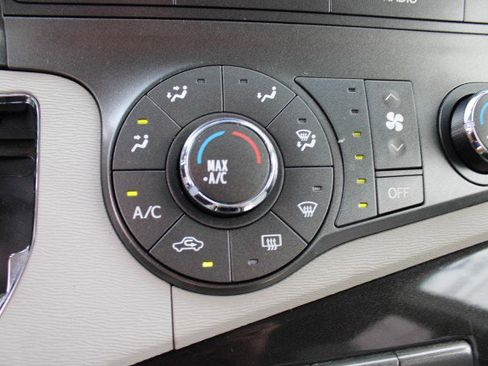 Used 2011 Toyota Sienna LE image 22