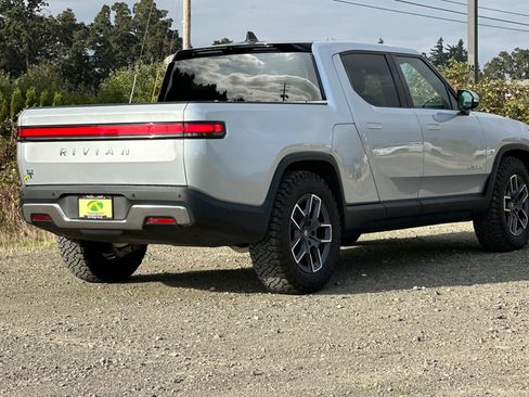 Used 2024 Rivian R1T Adventure image 4