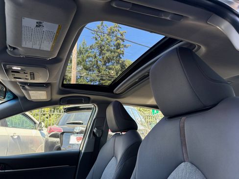 Used 2018 Toyota Camry LE w/ Moonroof Package FWD image 13