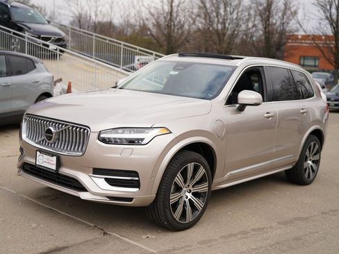 New 2025 Volvo XC90 T8 Plus w/ Protection Package Premier image 5