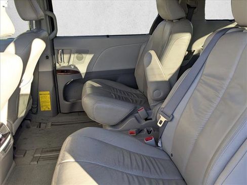 Used 2011 Toyota Sienna XLE image 19