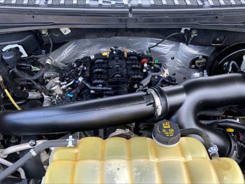 Used 2021 Ford Expedition XLT RWD image 30