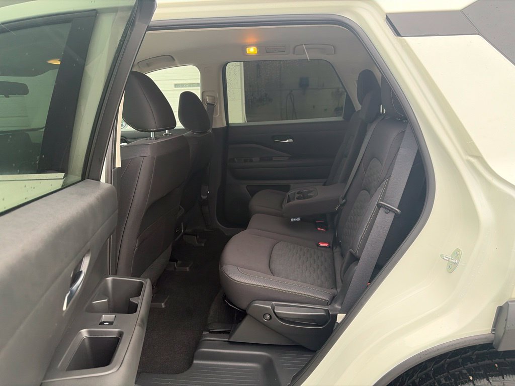 Used 2022 Nissan Pathfinder SV FWD image 18