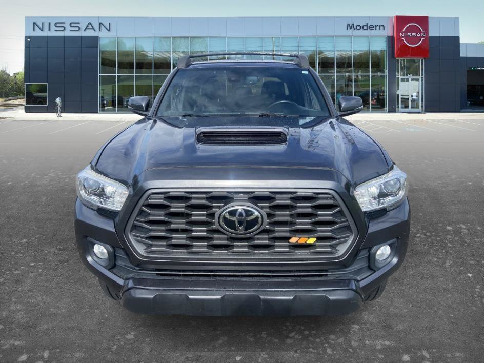 Used 2020 Toyota Tacoma TRD Sport w/ TRD Premium Sport Package AWD/4WD image 2