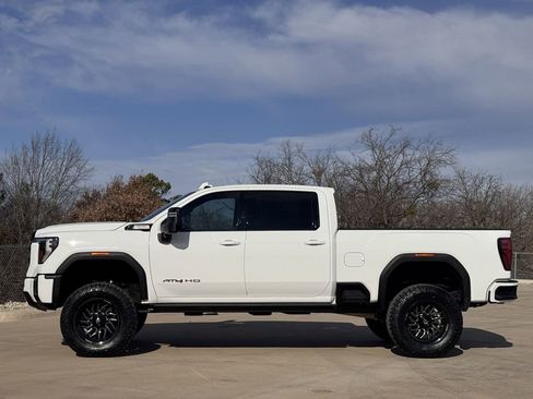 Used 2024 GMC Sierra 2500 AT4 w/ AT4 Premium Plus Package AWD/4WD image 3