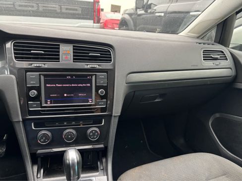 Used 2018 Volkswagen Golf S FWD image 10