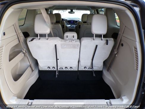 Used 2017 Chrysler Pacifica Touring-L Plus image 9