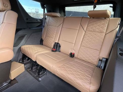 Used 2023 Cadillac Escalade Premium Luxury image 13