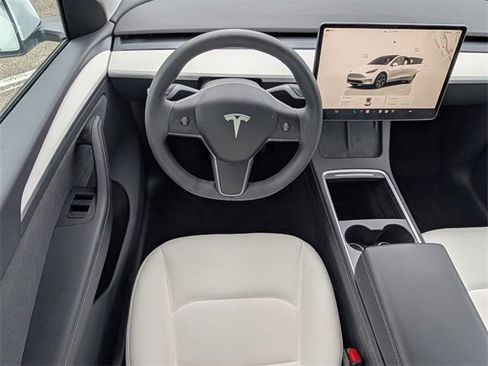 Used 2025 Tesla Model Y Long Range image 7