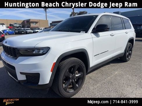 Used 2023 Jeep Grand Cherokee L Laredo image 1