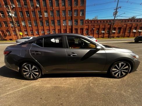 Used 2022 Nissan Sentra SV w/ SV Premium Package FWD image 8