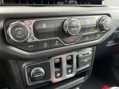 Used 2026 Jeep Wrangler Sport AWD/4WD image 36