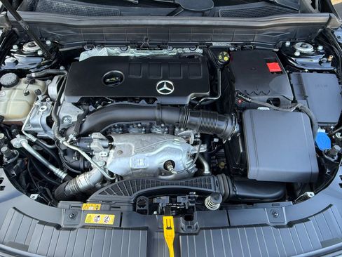 Used 2022 Mercedes-Benz GLB 250 4MATIC image 33