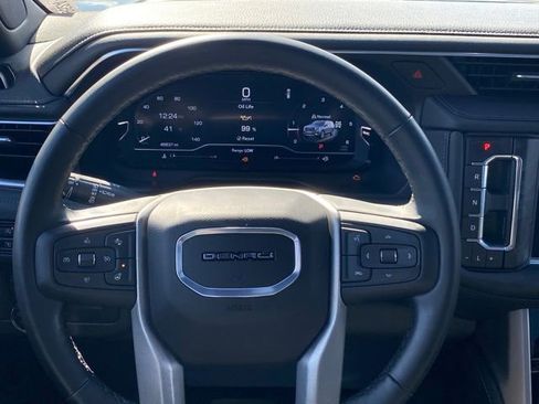 Used 2024 GMC Yukon Denali image 9
