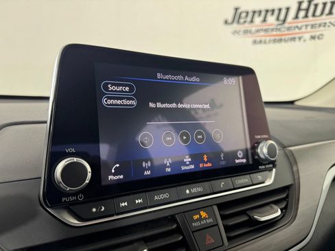 Used 2025 Nissan Altima 2.5 SV FWD image 19