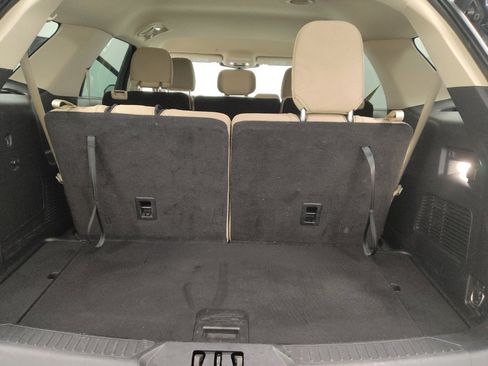 Used 2022 Ford Explorer XLT image 29