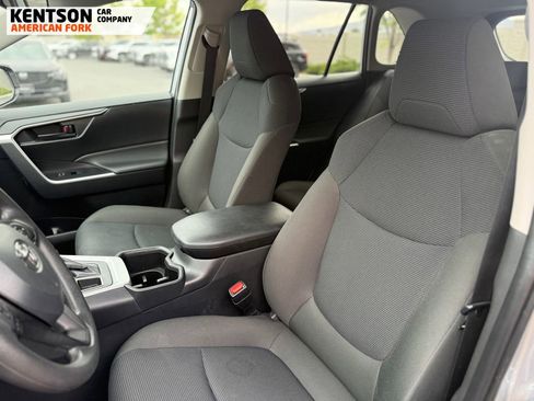 Used 2025 Toyota RAV4 LE AWD/4WD image 29