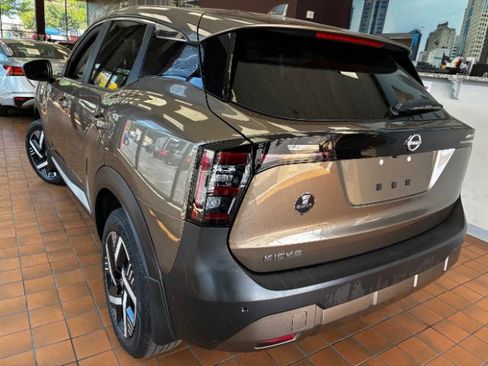 Used 2025 Nissan Kicks SV w/ Illumination Package FWD image 7