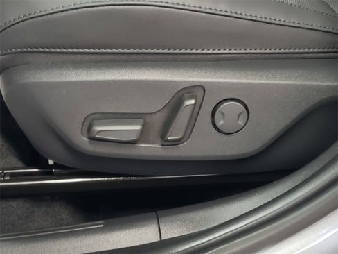 Used 2023 Kia Niro EX Touring image 16