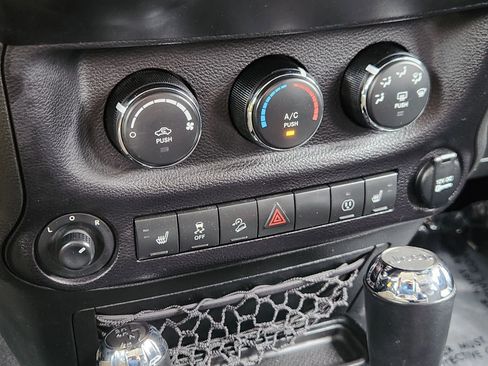 Used 2017 Jeep Wrangler Unlimited Sahara AWD/4WD image 40