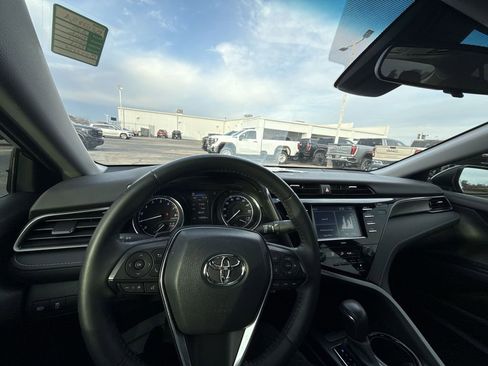 Used 2020 Toyota Camry SE image 16