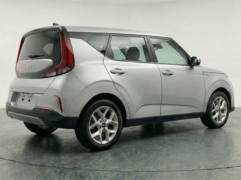 Used 2025 Kia Soul LX w/ LX Technology Package FWD image 9