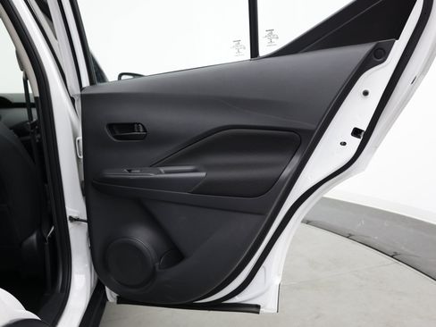 Used 2021 Nissan Kicks S FWD image 31