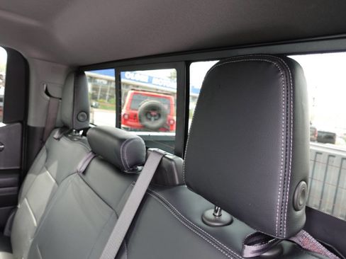 Used 2024 Chevrolet Silverado 1500 LT AWD/4WD image 25