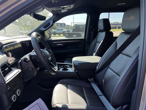 New 2025 Chevrolet Suburban High Country w/ LPO, Get Active Package image 15