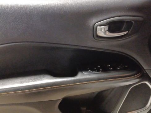 Used 2018 Jeep Compass Limited image 5