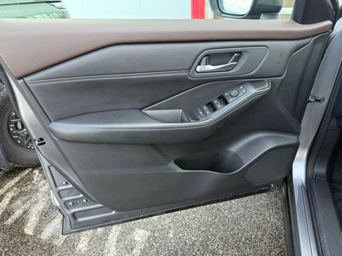 Used 2023 Nissan Rogue SV w/ SV Premium B Package image 15