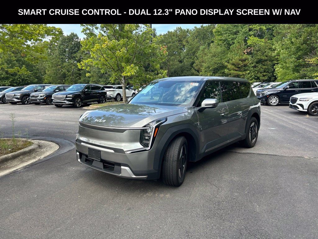 Used 2024 Kia EV9 Light Long Range RWD image 2