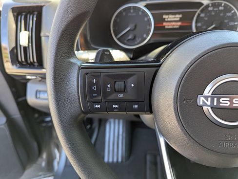 Used 2022 Nissan Pathfinder S AWD/4WD image 16