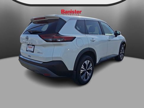 Used 2023 Nissan Rogue SV image 4