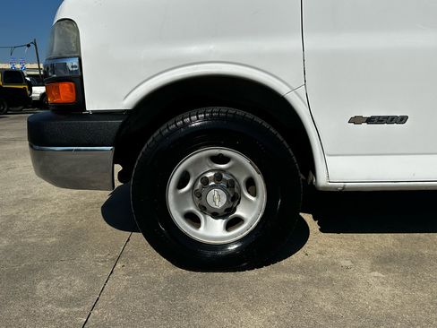 Used 2006 Chevrolet Express 3500 Passenger w/ LT Preferred Equipment Group image 12