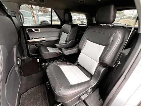 Certified 2022 Ford Explorer XLT w/ Equipment Group 202A image 20