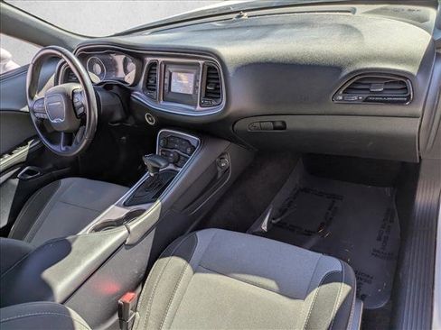 Used 2015 Dodge Challenger SXT image 25